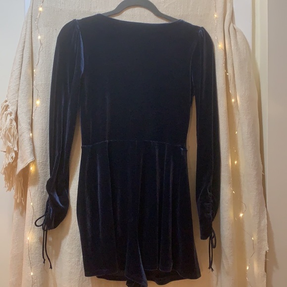 Navy velvet romper by Urban Outfitters - Picture 5 of 5